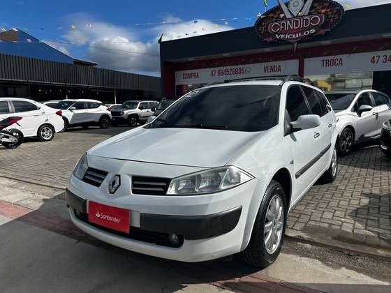 RENAULT MEGANE 1.6 DYNAMIQUE GRAND TOUR 16V FLEX 4P MANUAL RENAULT MEGANE 1.6 DYNAMIQUE GRAND TOUR 16V FLEX 4P MANUAL